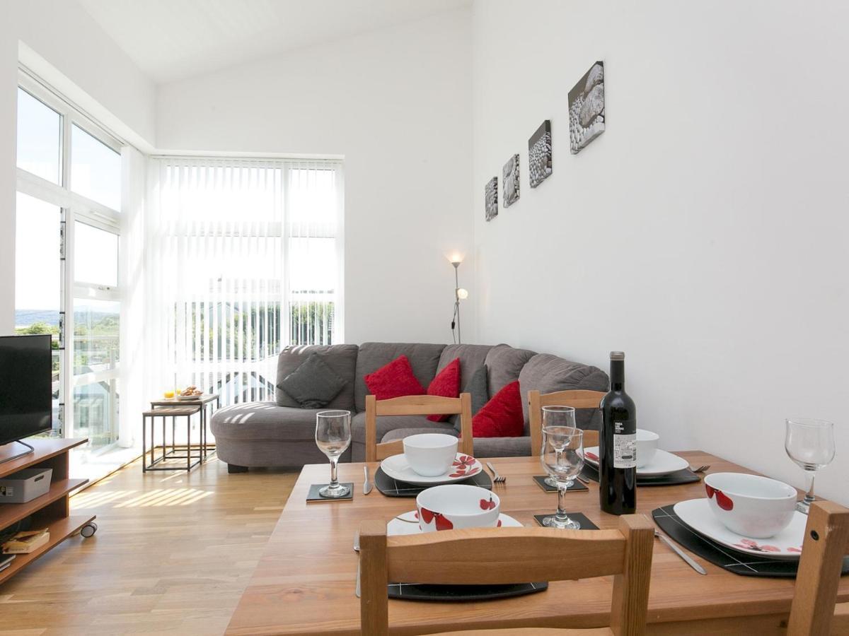 Pass The Keys 2 Bed Sea View Apartment With Balcony Parking Benllech Exterior foto