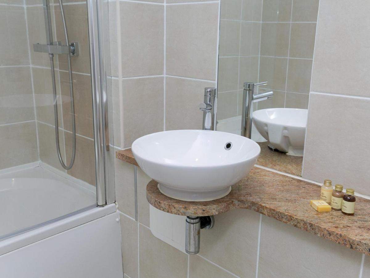 Pass The Keys 2 Bed Sea View Apartment With Balcony Parking Benllech Exterior foto