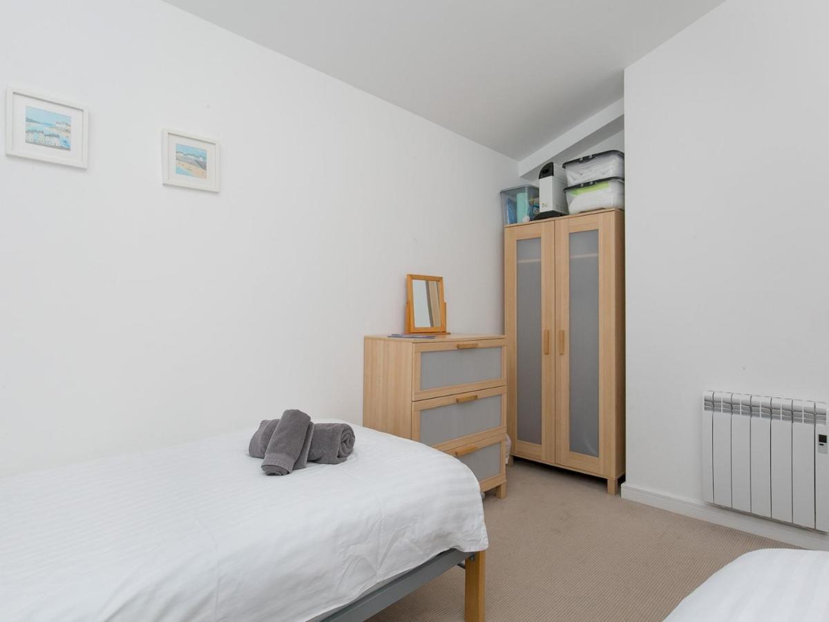 Pass The Keys 2 Bed Sea View Apartment With Balcony Parking Benllech Exterior foto