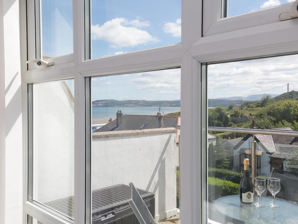 Pass The Keys 2 Bed Sea View Apartment With Balcony Parking Benllech Exterior foto